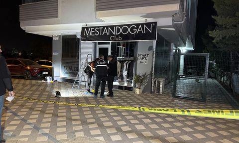 Adana'da Giyim Mağazasına El Yapımı Patlayıcı Attı