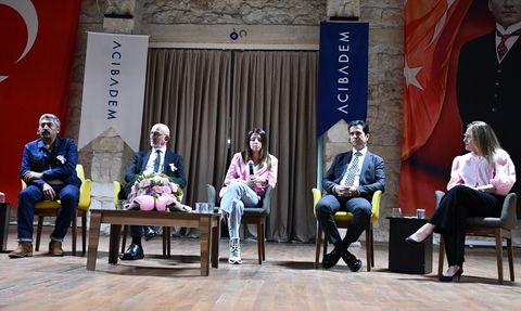 Adana'da 'Hayat Güzel' Sergisi ile Meme Kanseri Farkındalığı Artırılıyor