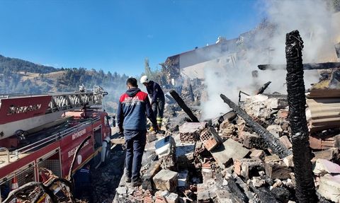 Adana'da Yangın Faciası: 2 Kişi Hayatını Kaybetti