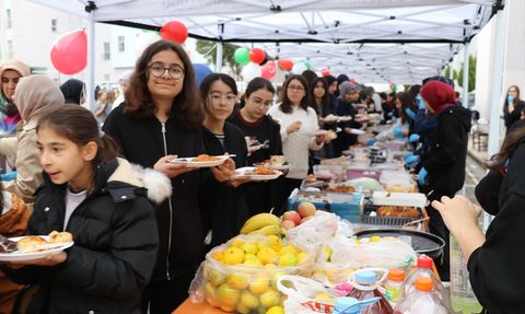Amasya'da Lise Öğrencilerinden Gazze'ye Destek Kermesi