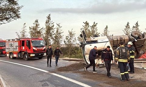 Anadolu Otoyolu'nda Tır Kazası: Sürücü Yaralı
