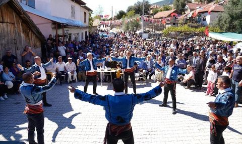 Antalya'da 2. Yazır Üzümü Şenliği Coşku ile Kutlandı