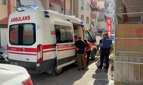 Antalya'da Komşular Arasında Bıçaklı Kavga: 1 Yaralı