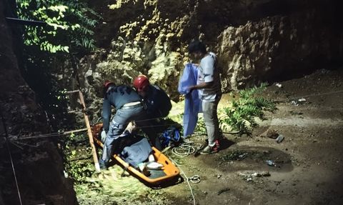 Antalya'da Rus Turist Çukura Düşerek Yaralandı