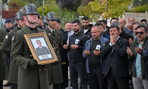 Balıkesir'de Uzman Çavuş Kemal Ekri'nin Cenazesi Toprağa Verildi