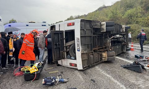 Bartın'da Servis Kazası: 1 Ölü, 19 Yaralı