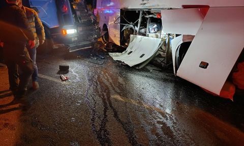 Bilecik'teki Tur Otobüsü ve Tır Kazasında 20 Yaralı