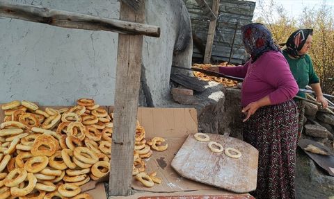 Bolu'da Kadınlardan Geleneksel Kürül İmece Geleneği