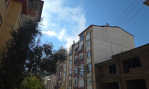 Bursa'da 5 Katlı Apartmanda Yangın Kontrol Altına Alındı