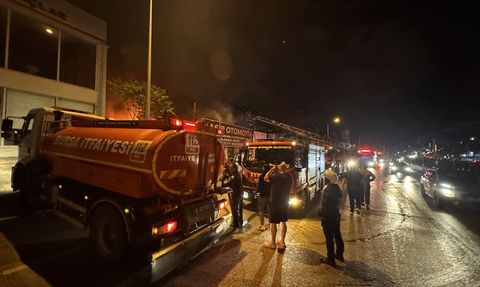 Bursa'da Yedek Parça İş Yerinde Yangın Kontrol Altına Alındı