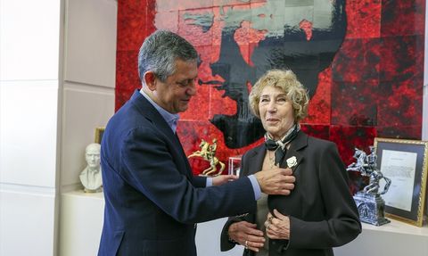 CHP Genel Başkanı Özgür Özel, Ayşe Kulin'i Kabul Etti