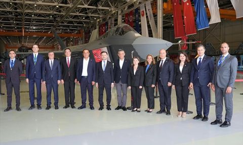 CHP Genel Başkanı Özgür Özel, Milli Muharip Uçak KAAN'a Destek Verdi