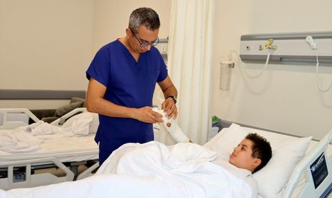 Çocuk Hastanın Kopan Parmakları Başarılı Ameliyatla Yeniden Dikildi