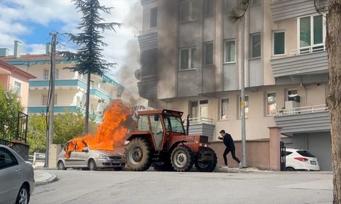 Çorum'da Otomobil Yangını: Dini Nikahlı Kadın Kaçtı