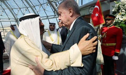 Cumhurbaşkanı Erdoğan, Kuveyt'te Resmi Temaslarda Bulundu