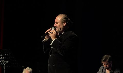 Cumhuriyet Konseri'nde Hakan Aysev Rüzgarı