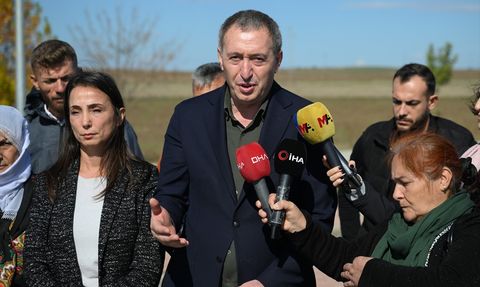 DEM Parti Eş Genel Başkanları'ndan Selahattin Demirtaş'a Destek Ziyareti