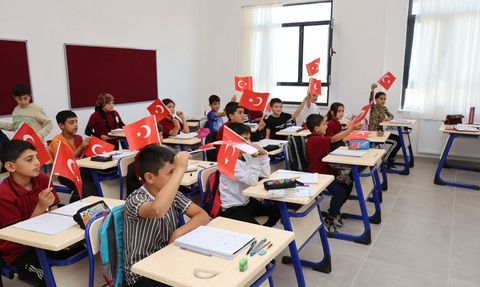 Diyarbakır'da Jandarmadan Öğrencilere Cumhuriyet Bayramı Sürprizi