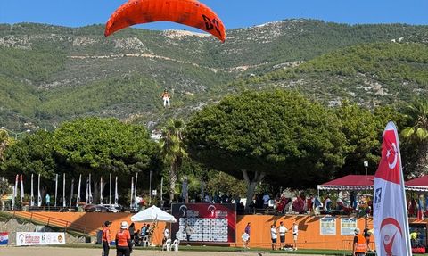 Dünya Yamaç Paraşütü Hedef Şampiyonası Antalya'da Devam Ediyor