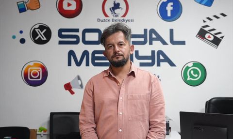 Düzce'de Temizlik İşçisinden Bayrak Sevgisi Dolu Bir Davranış