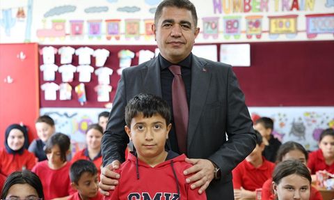 Düzce Valisi Aslan, Öğrenci Başkanın Davetini Karşılıksız Bırakmadı