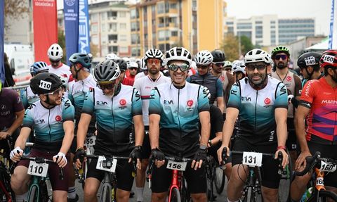 Edirne'de 16. Cumhuriyet Kupası Bisiklet Yarışı Coşkusu