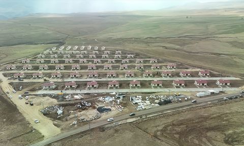 Erzurum Çat'taki Deprem Konutları Tamamlanma Aşamasında