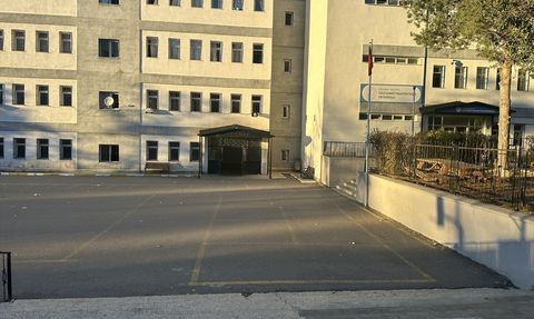 Erzurum'da Okul Çıkışı Merdiven Kazası: 21 Öğrenci Yaralandı