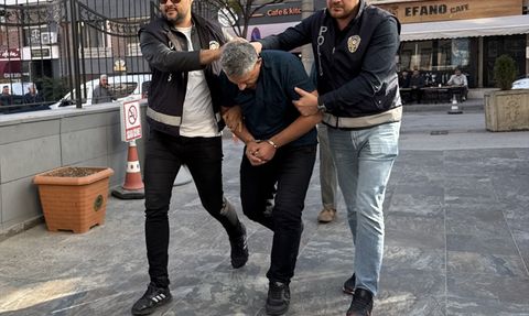 Eskişehir'de 5 Yaşındaki Çocuğunu Darbeden Baba Gözaltına Alındı