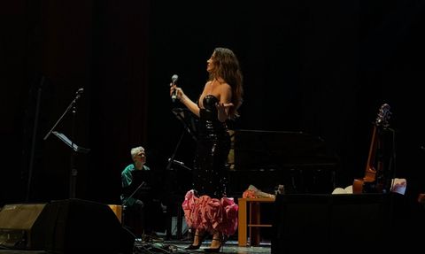 Gökçe Bahadır ve Emir Ersoy, Bursa'da Unutulmaz Bir Konser Verdi