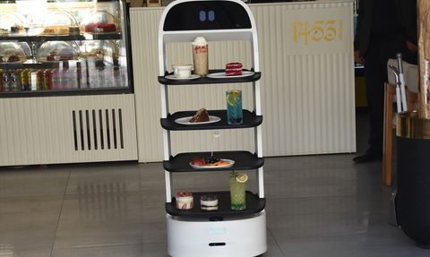 Gümüşhane'de Robot Garson 'Garson Abla' İle Yeni Bir Deneyim