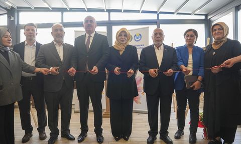 HAK-İŞ'te El Sanatları Sergisi Açıldı