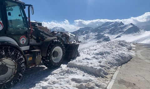 Hakkari'de Kapanan Üs Bölgesi Yolu Yeniden Açıldı