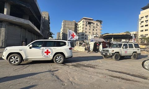 Hamas, Gazze'de İsrailli Esirleri Kızılhaç'a Teslim Ediyor