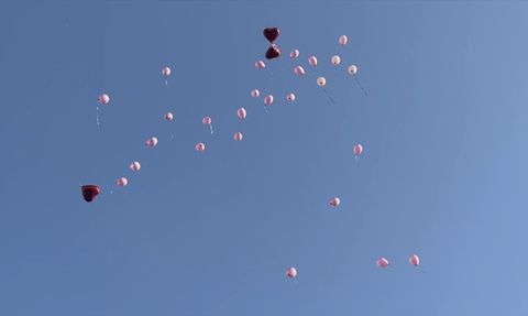 Hatay'da Meme Kanseriyle Mücadele Eden Kadın İçin Pembe Balonlar Bırakıldı
