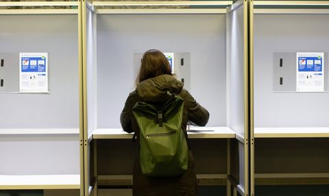 Hollanda Genel Seçimleri Başladı: 1166 Aday, 27 Parti Yarışta