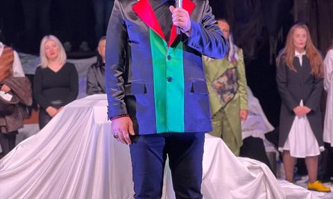 İBB Şehir Tiyatroları, Gazze'deki çocuklara ithaf edilen açılış oyunuyla sezona merhaba dedi