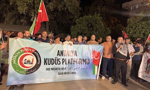 İsrail'in Küresel Sumud Filosu'na Saldırısı Protesto Edildi