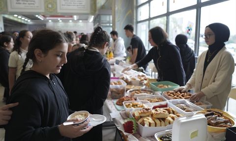 İstanbul'da Okullardan Gazze'ye Yardım Kermesi Düzenlendi