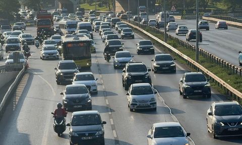 İstanbul'da Trafik Yoğunluğu: Gün Başında Sıkışıklık Sorunu