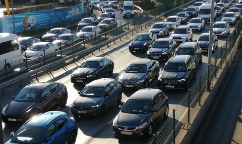 İstanbul Trafiğinde Sabah Saatlerinde Yoğunluk Zirve Yaptı