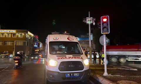 İzmir'de Motosiklet Sürücüsü Vidanjörle Çarpışarak Hayatını Kaybetti