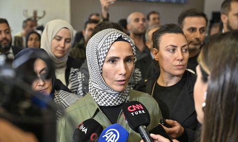 KADEM Başkanı Bayraktar, Alıkonulan Aktivistleri Karşıladı