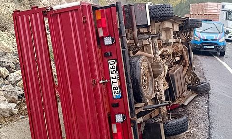 Karabük'te Kamyonet Devrildi, 5 Yaralı