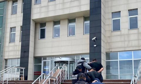 Kars'ta Yasa Dışı Silah Ticareti Operasyonu: 3 Tutuklama