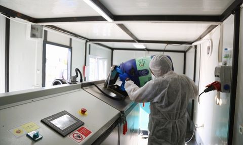 Kayseri'de Artık Yemekler Sokak Hayvanları İçin Kuru Mamaya Dönüşüyor