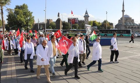 Kayseri'de Sağlık Çalışanlarından Gazze'ye Destek Yürüyüşü