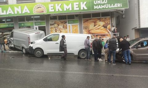 Kocaeli'de Freni Boşalan Tanker 8 Araçla Çarpıştı