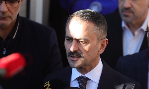 Gebze'de Çöken 7 Katlı Binada Arama Kurtarma Çalışmaları Devam Ediyor