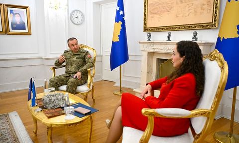 Kosova Cumhurbaşkanı Osmani, KFOR Komutanı Tümgeneral Ulutaş’ı Kabul Etti